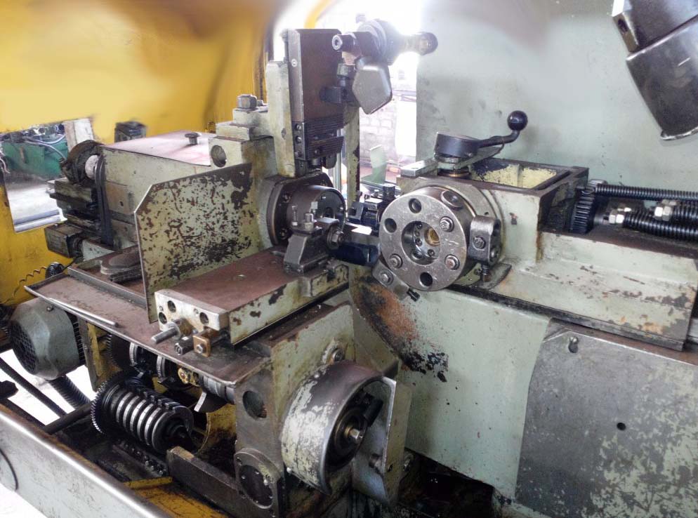 1В116 фото токарного токарно-револьверного верстата